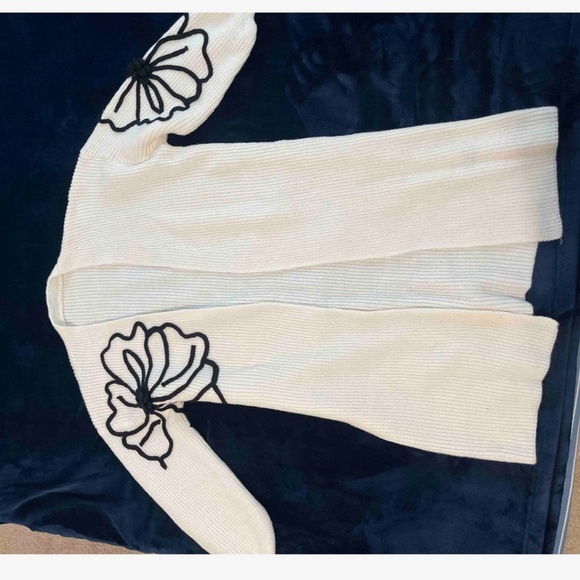 Off White Long Duster Cardigan Knit Black Flower Appliqué - Picture 7 of 10